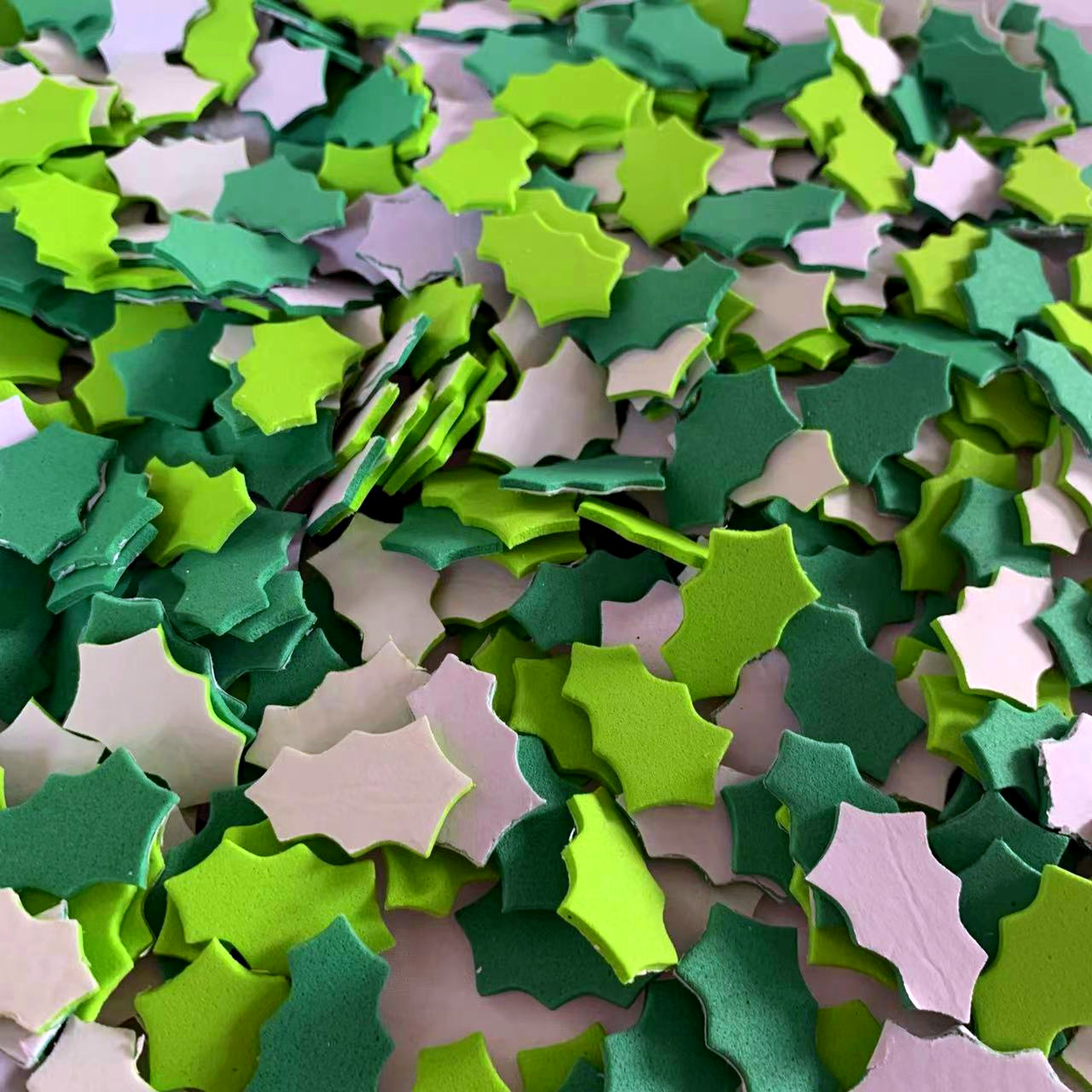 100PCS พวงหรีดคริสต์มาส leaes  - Art Craft Winter บทวิจารณ์และราคา